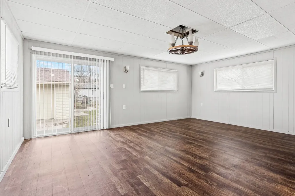 32325 Parkwood Street Westland City MI 48186