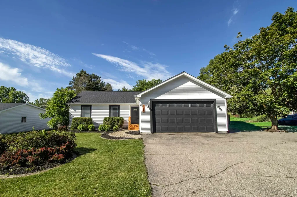 1389 N Long Lake Road Fenton Charter Township MI 48430