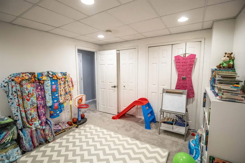1389 N Long Lake Road Fenton Charter Township MI 48430