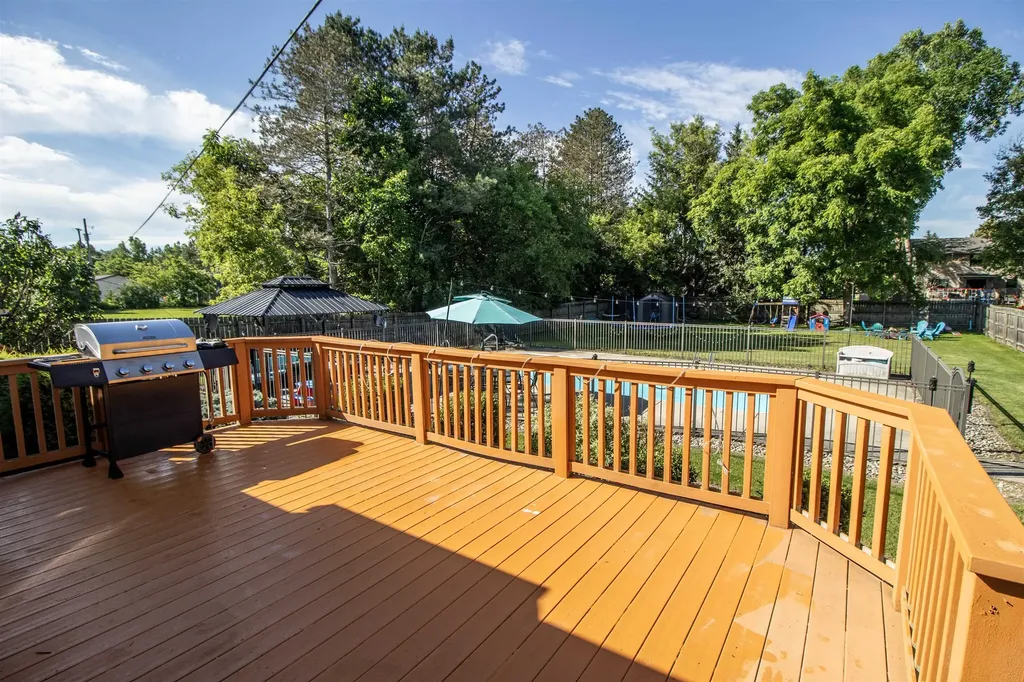 1389 N Long Lake Road Fenton Charter Township MI 48430