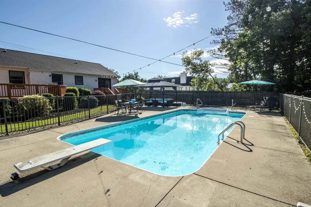 1389 N Long Lake Road Fenton Charter Township MI 48430