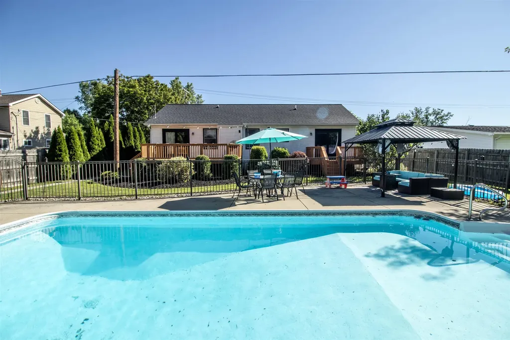 1389 N Long Lake Road Fenton Charter Township MI 48430