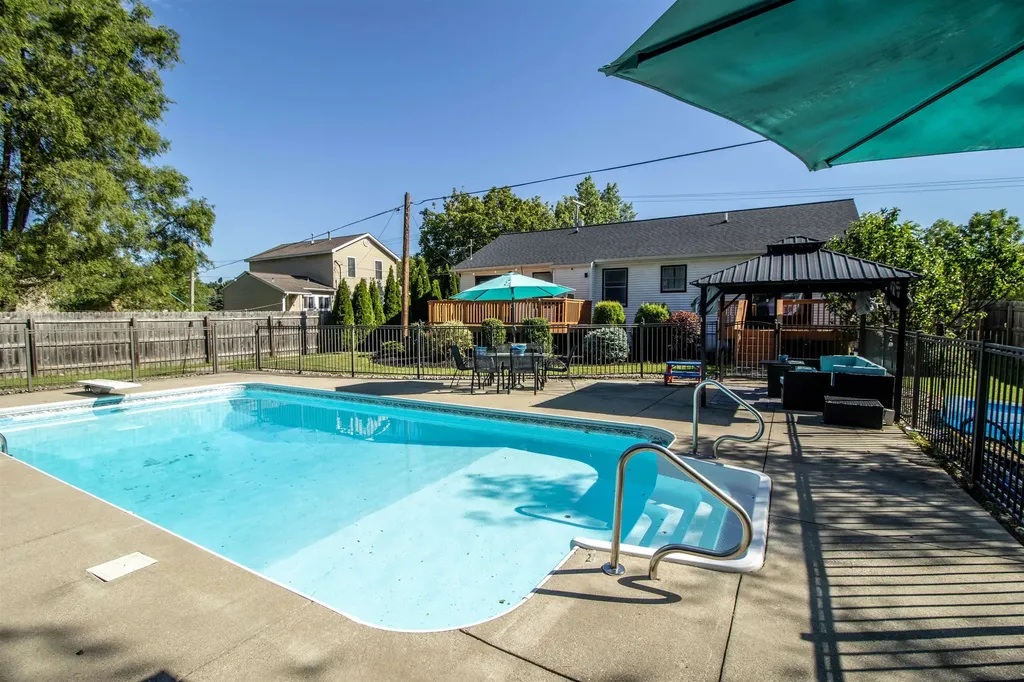 1389 N Long Lake Road Fenton Charter Township MI 48430