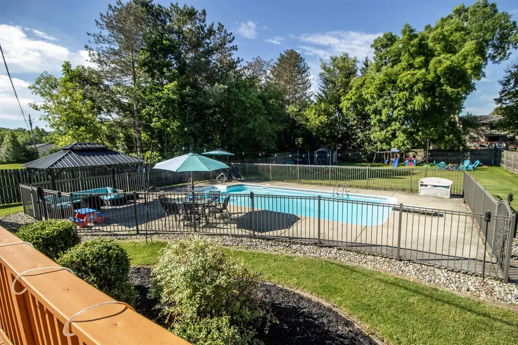 1389 N Long Lake Road Fenton Charter Township MI 48430