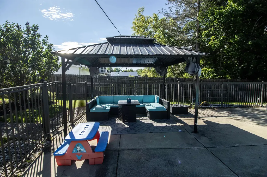 1389 N Long Lake Road Fenton Charter Township MI 48430