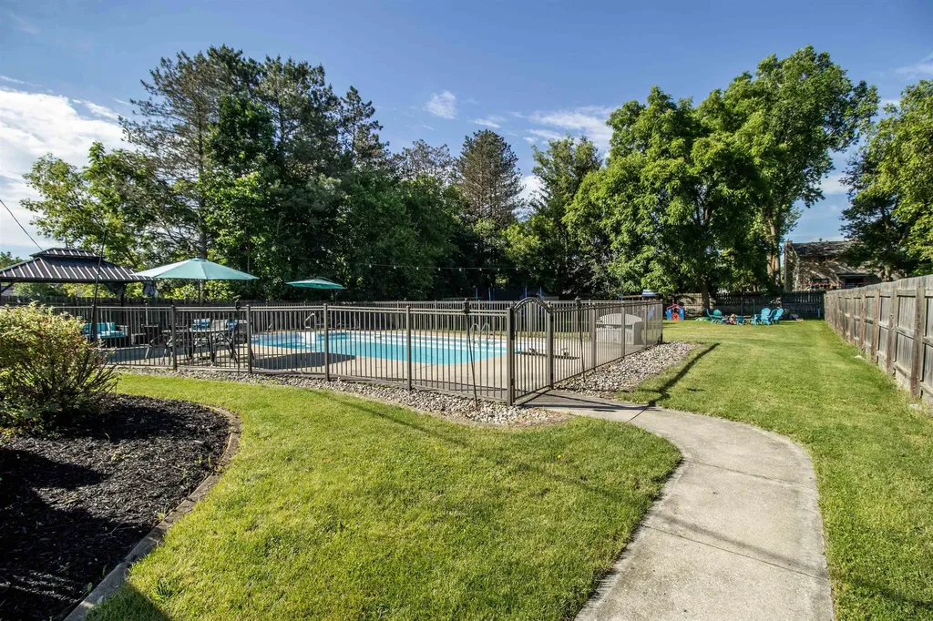 1389 N Long Lake Road Fenton Charter Township MI 48430