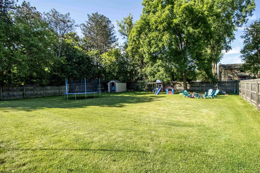 1389 N Long Lake Road Fenton Charter Township MI 48430