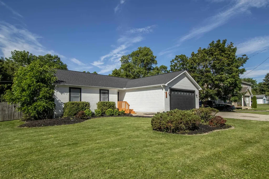 1389 N Long Lake Road Fenton Charter Township MI 48430