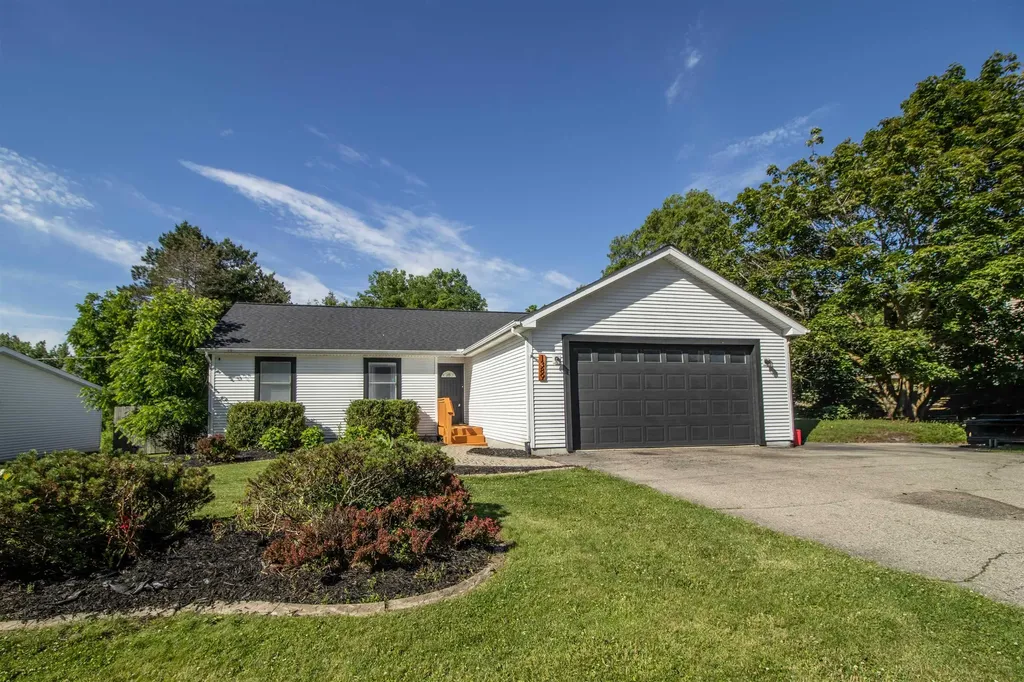 1389 N Long Lake Road Fenton Charter Township MI 48430