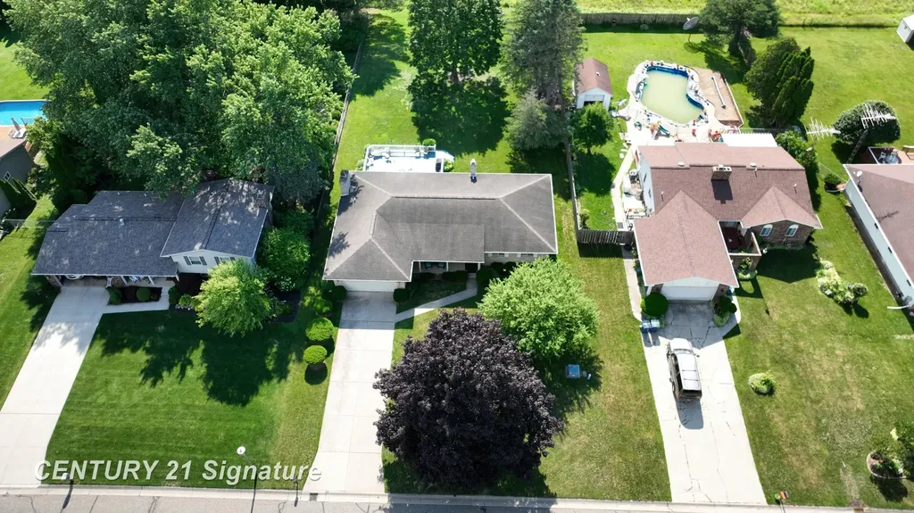 2399 Plainview Drive Clayton Charter Township MI 48433