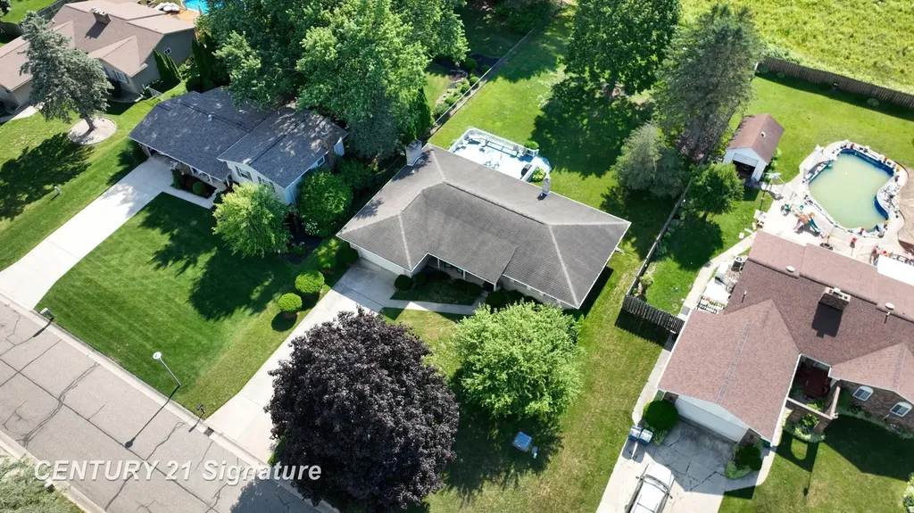 2399 Plainview Drive Clayton Charter Township MI 48433