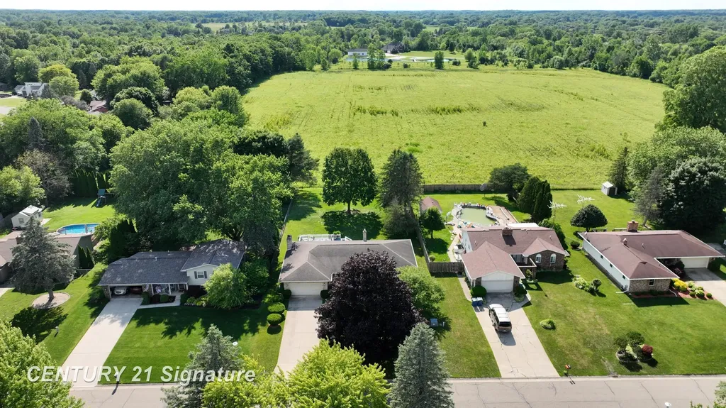 2399 Plainview Drive Clayton Charter Township MI 48433
