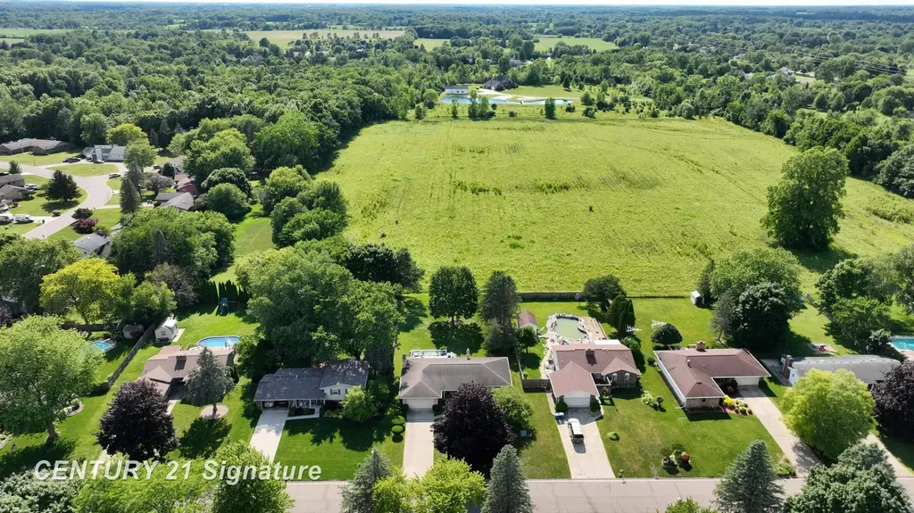 2399 Plainview Drive Clayton Charter Township MI 48433