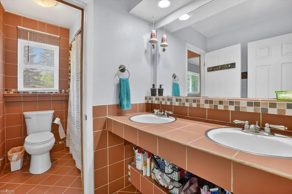 313 Dutch Mill Drive Flushing City MI 48433