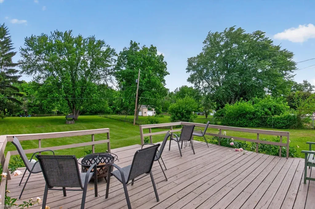 313 Dutch Mill Drive Flushing City MI 48433