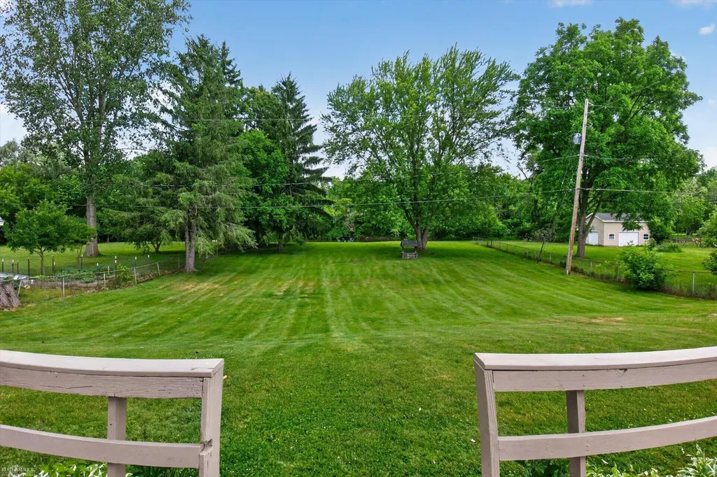 313 Dutch Mill Drive Flushing City MI 48433