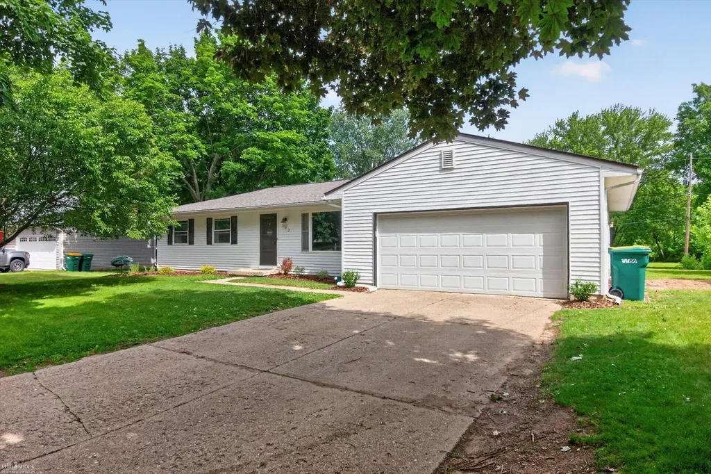 313 Dutch Mill Drive Flushing City MI 48433