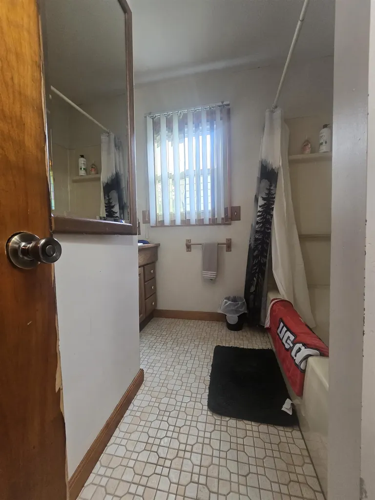 2066 E Bristol Road Burton City MI 48529