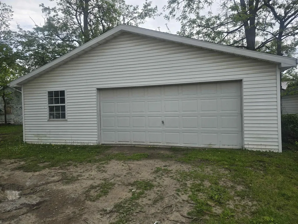 2066 E Bristol Road Burton City MI 48529