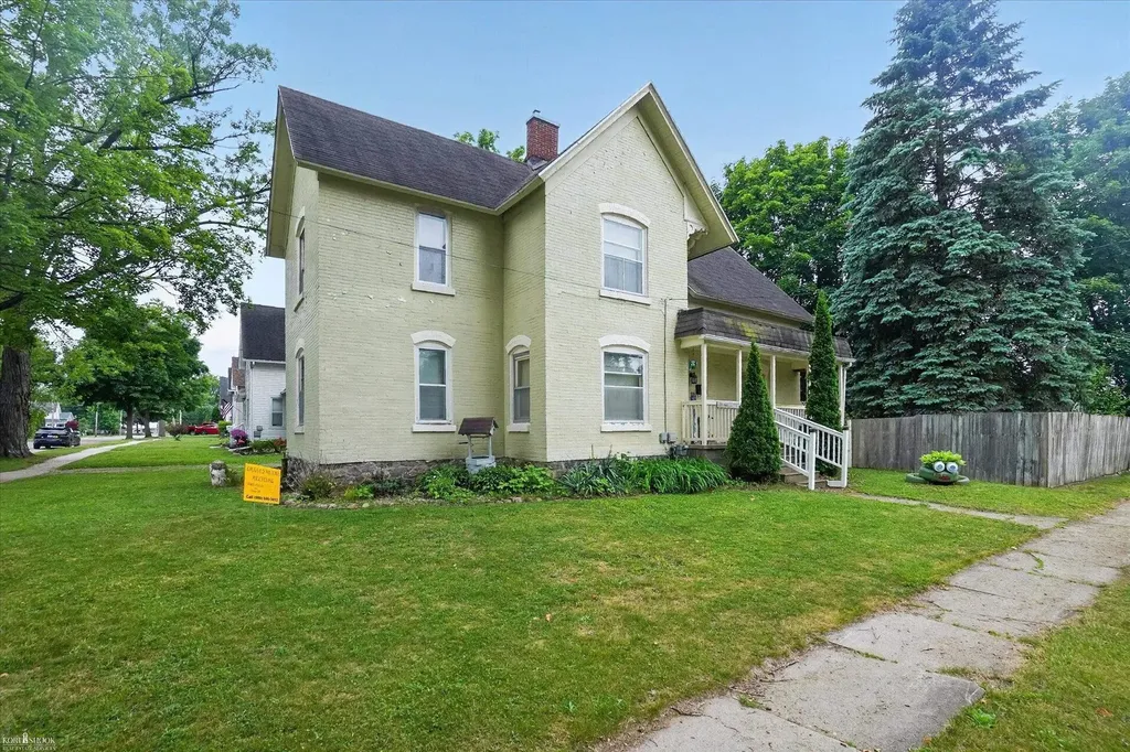 211 Marquette Street Durand City MI 48429