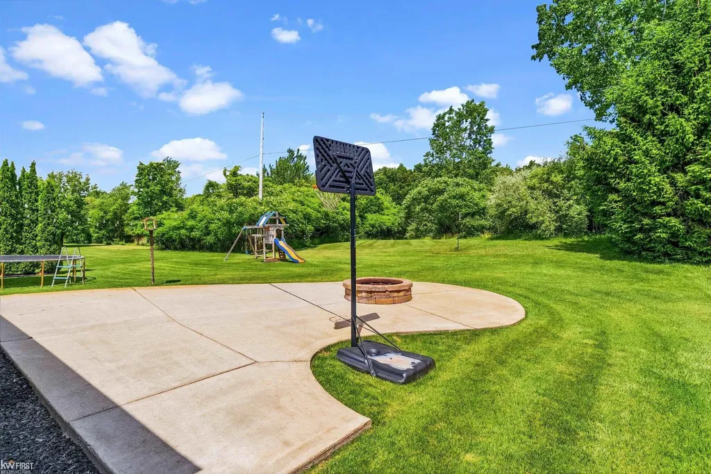16355 Red Fox Trail Fenton Charter Township MI 48451