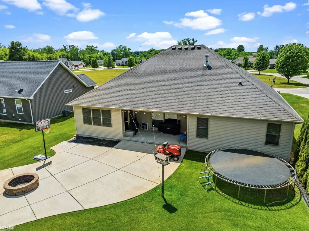 16355 Red Fox Trail Fenton Charter Township MI 48451