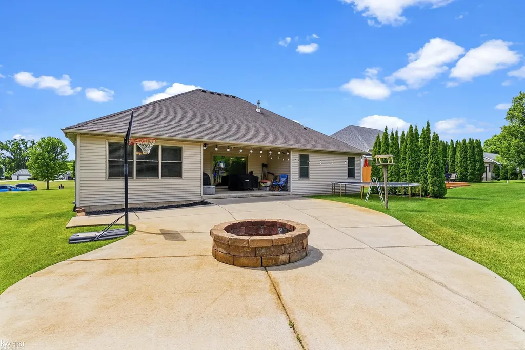 16355 Red Fox Trail Fenton Charter Township MI 48451