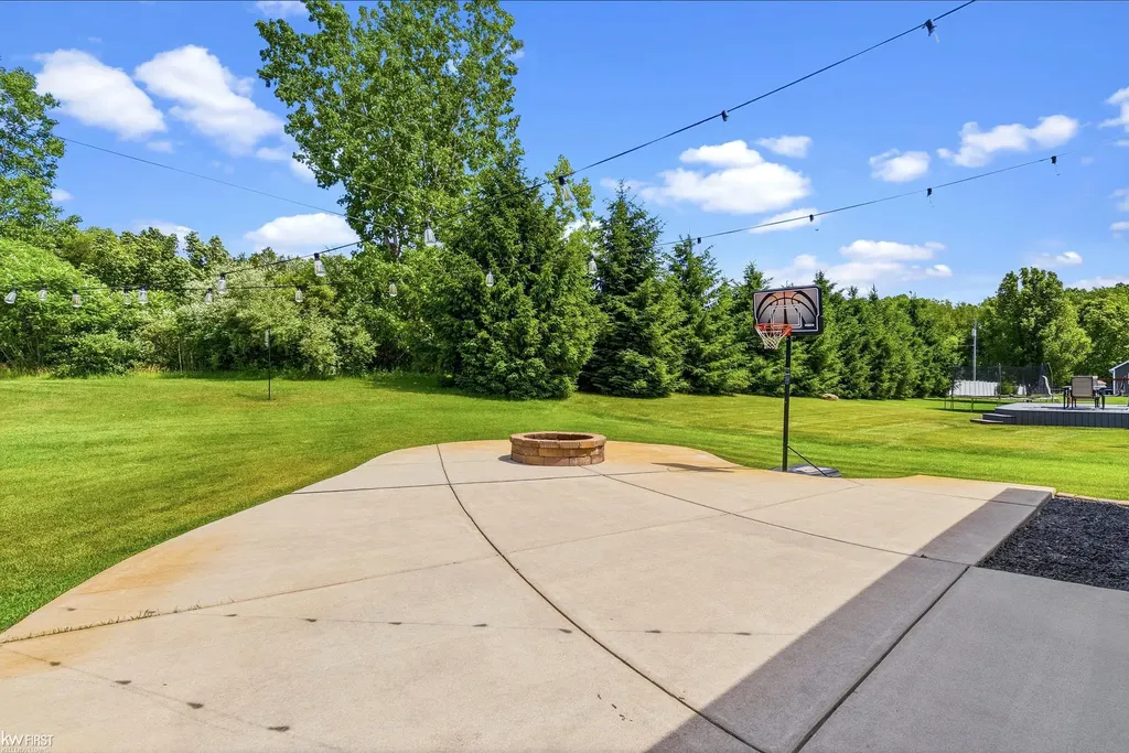 16355 Red Fox Trail Fenton Charter Township MI 48451