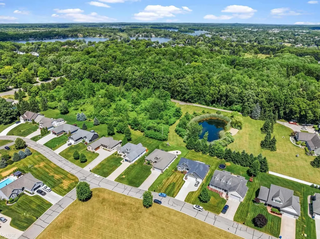 16355 Red Fox Trail Fenton Charter Township MI 48451