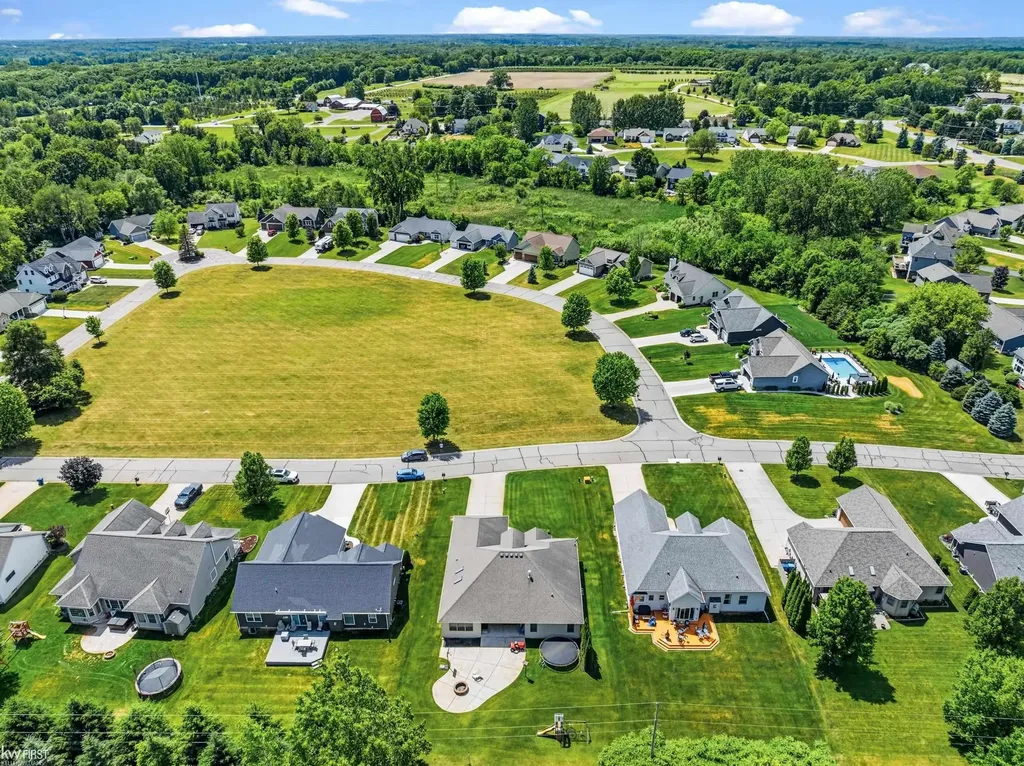 16355 Red Fox Trail Fenton Charter Township MI 48451