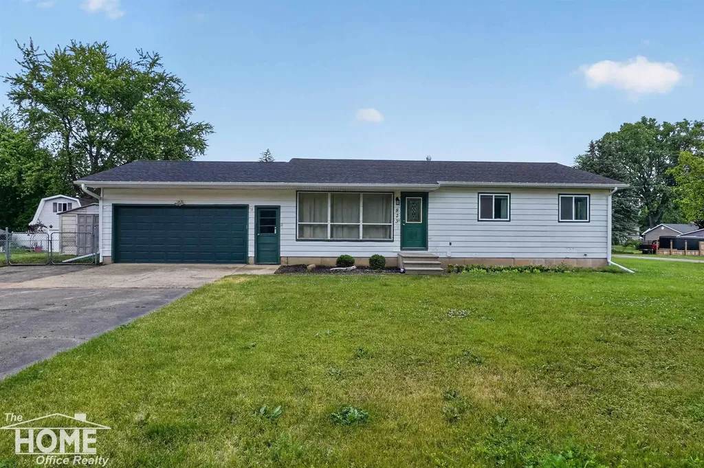 823 Tracy Street Owosso Charter Township MI 48867