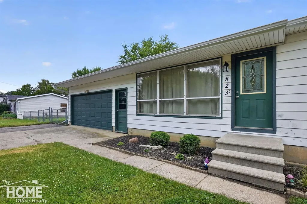 823 Tracy Street Owosso Charter Township MI 48867