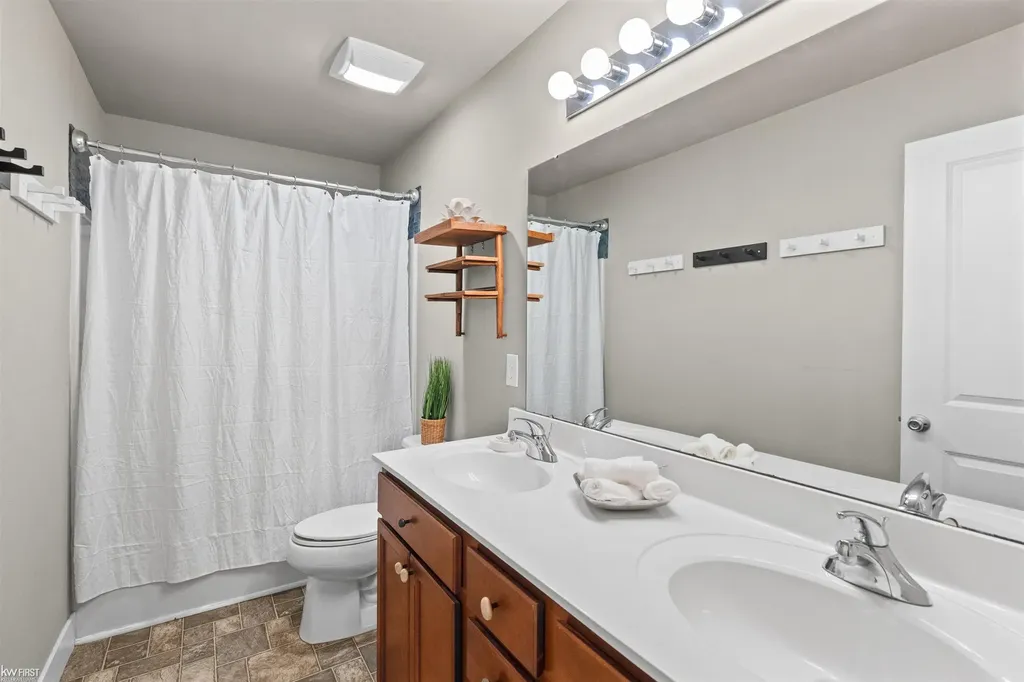 16589 Bedington Drive Fenton Charter Township MI 48451