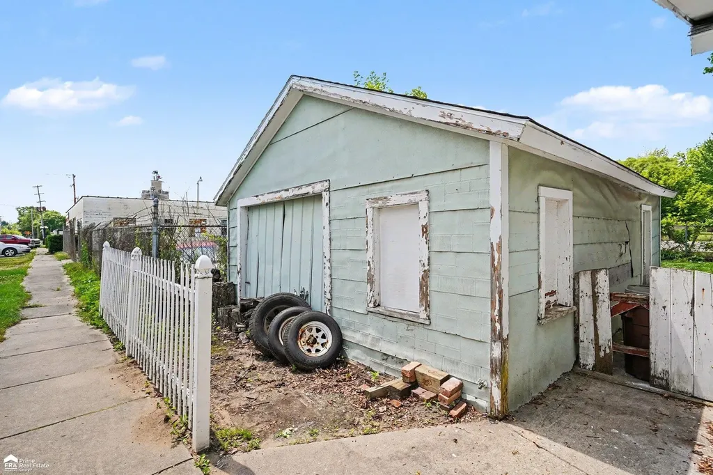 703 Brady Street Chesaning Village MI 48616