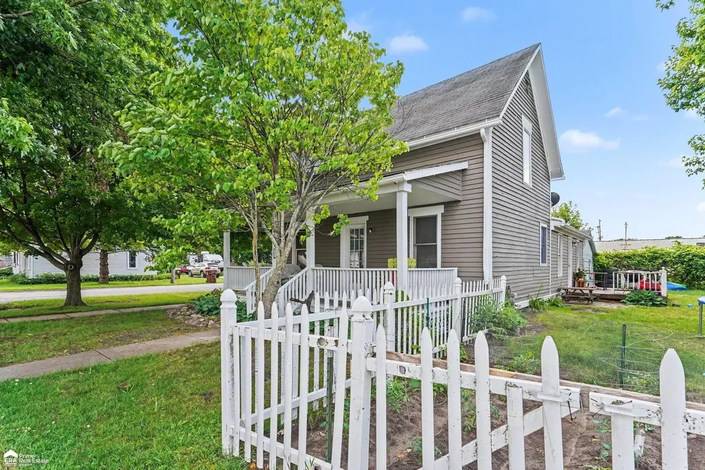 703 Brady Street Chesaning Village MI 48616