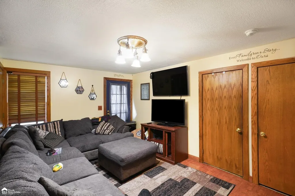 703 Brady Street Chesaning Village MI 48616