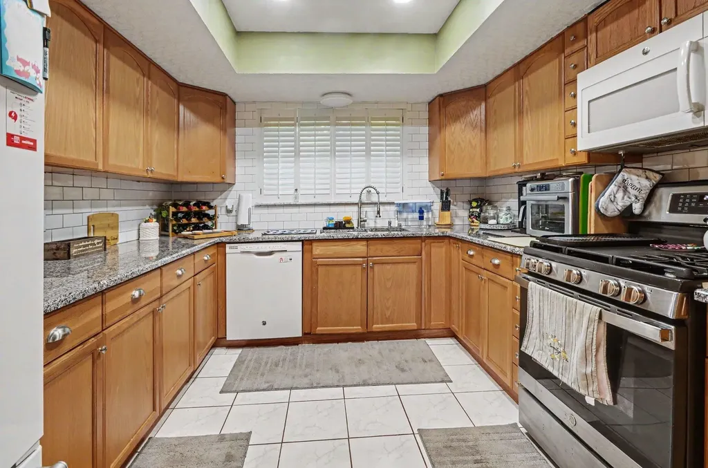 30809 Leelane Street Farmington Hills City MI 48336