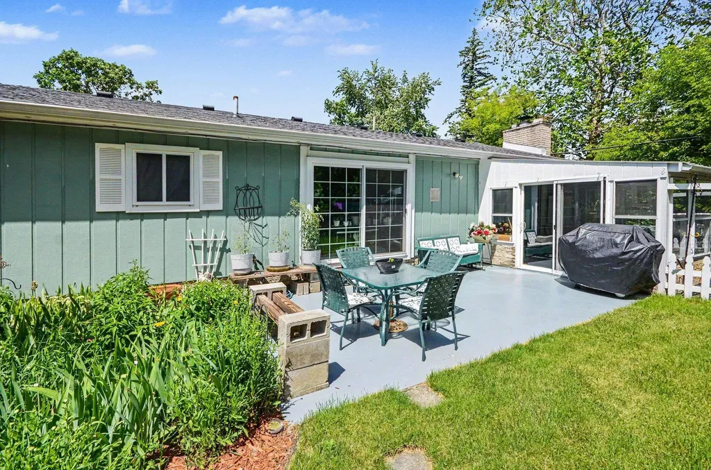 30809 Leelane Street Farmington Hills City MI 48336