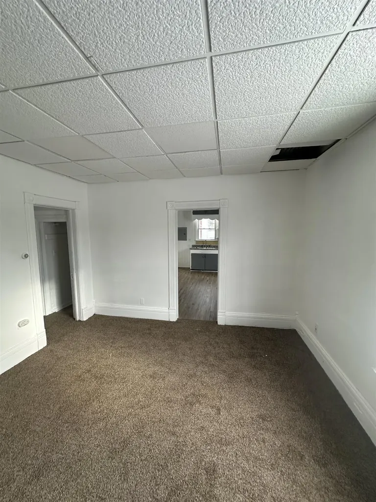 2002 N Carolina Street Saginaw City MI 48602