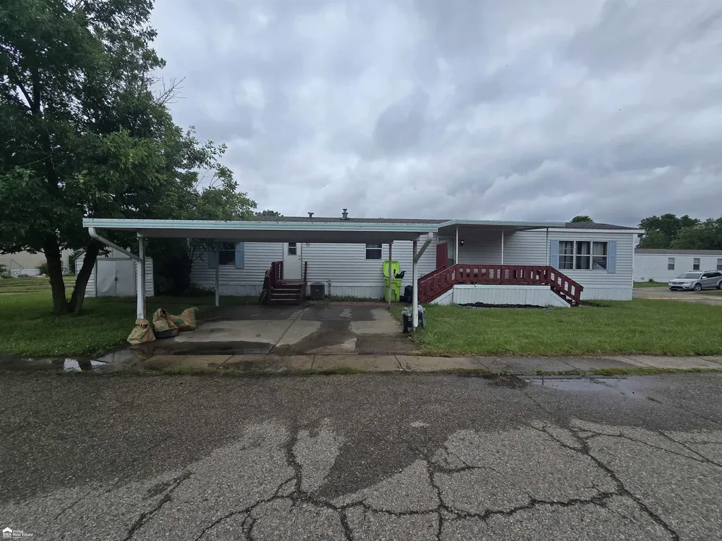 329 King George Iii Drive Flint Charter Township MI 48507