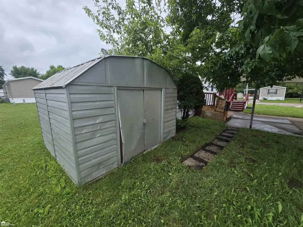 329 King George Iii Drive Flint Charter Township MI 48507