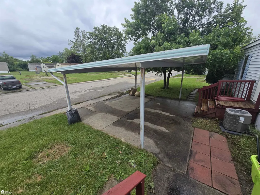 329 King George Iii Drive Flint Charter Township MI 48507