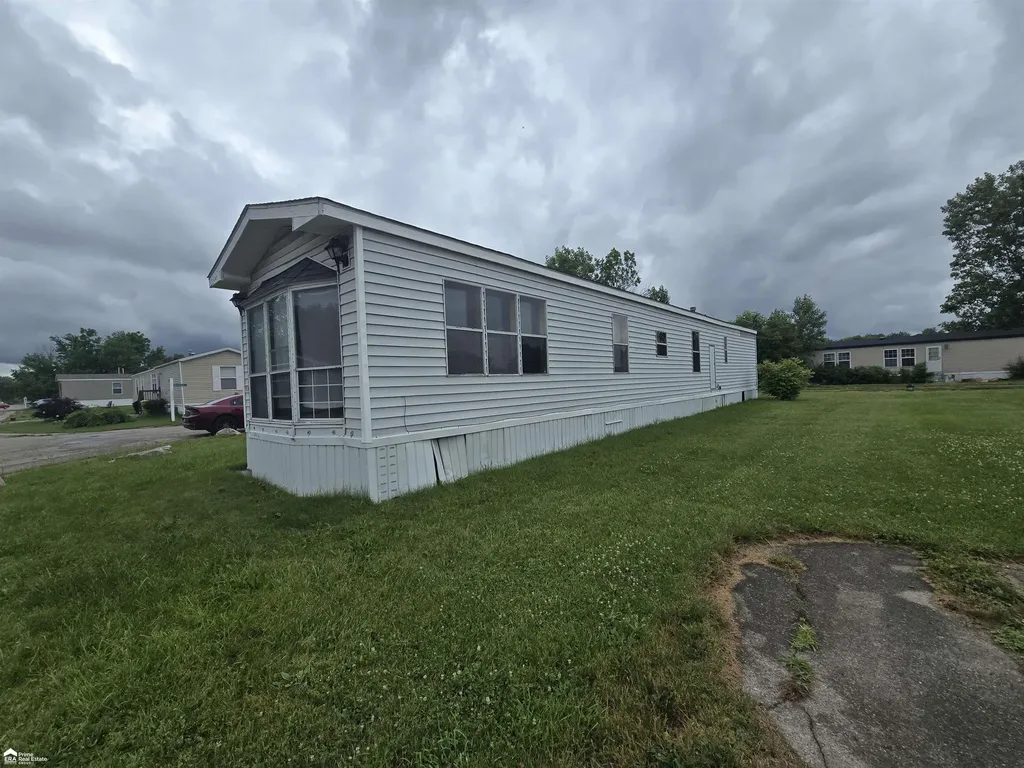 329 King George Iii Drive Flint Charter Township MI 48507