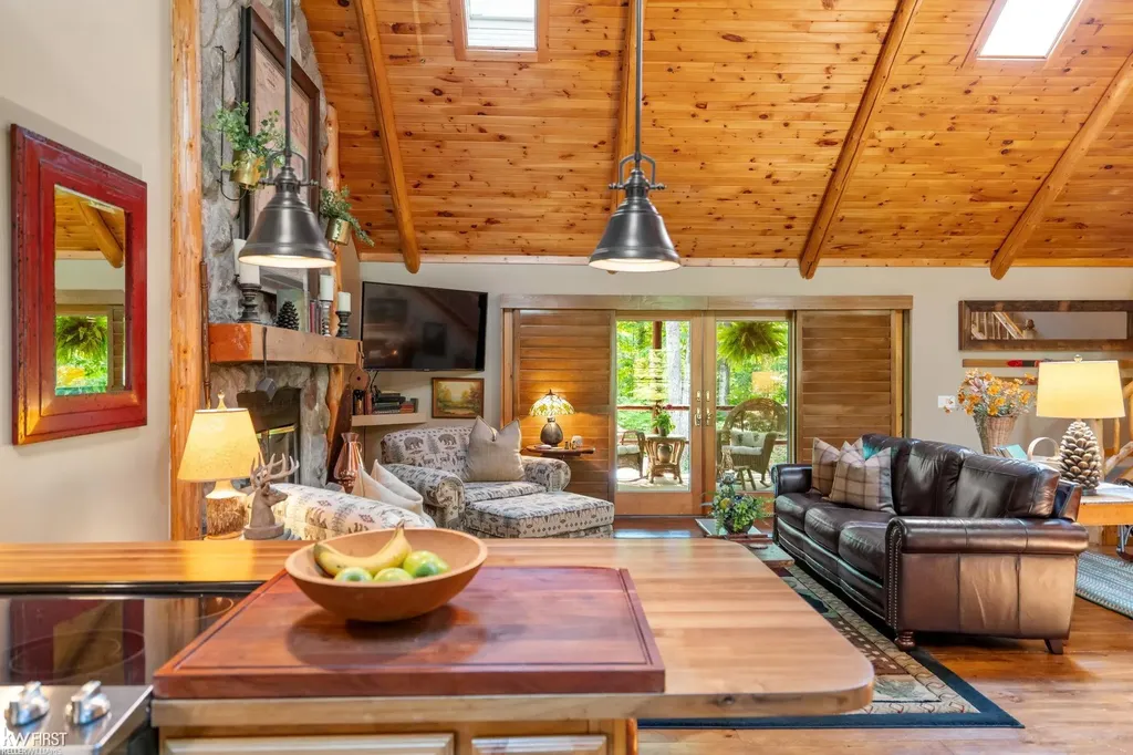 1580 Blackberry Trail Pleasantview Township MI 49740