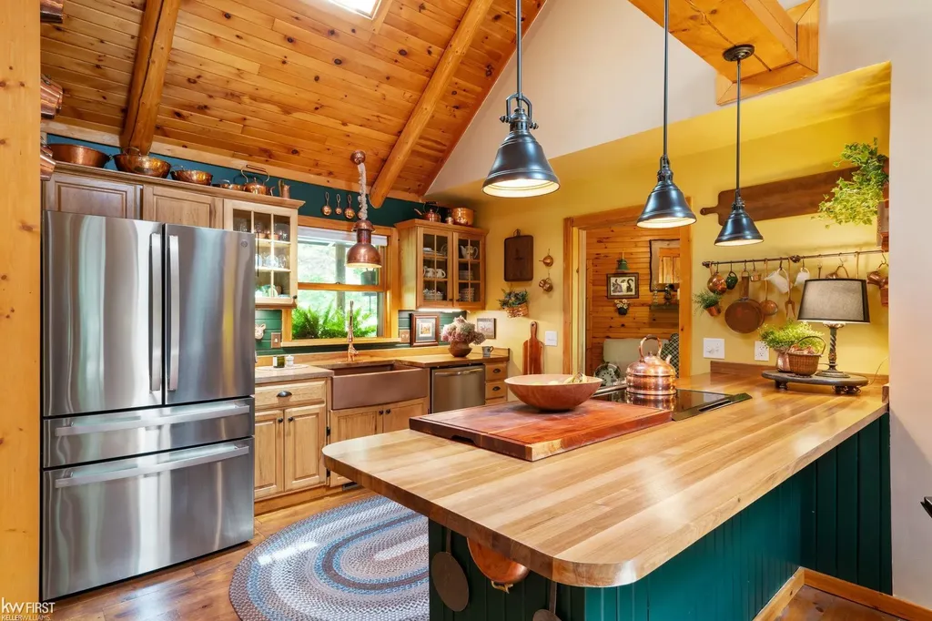1580 Blackberry Trail Pleasantview Township MI 49740