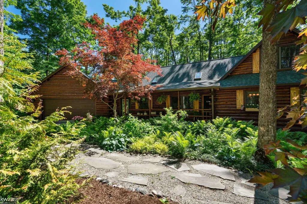 1580 Blackberry Trail Pleasantview Township MI 49740