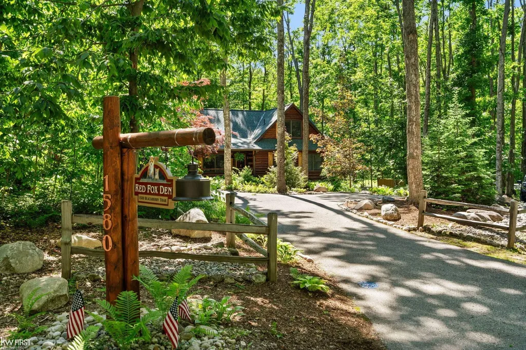 1580 Blackberry Trail Pleasantview Township MI 49740