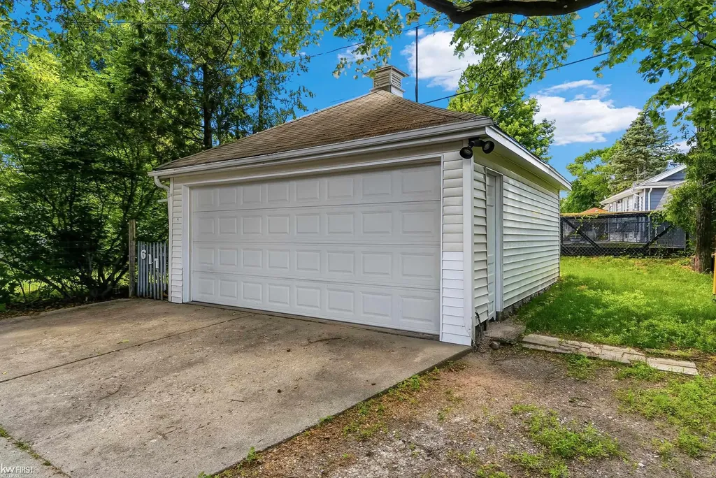 617 Dupont Street Flint City MI 48504