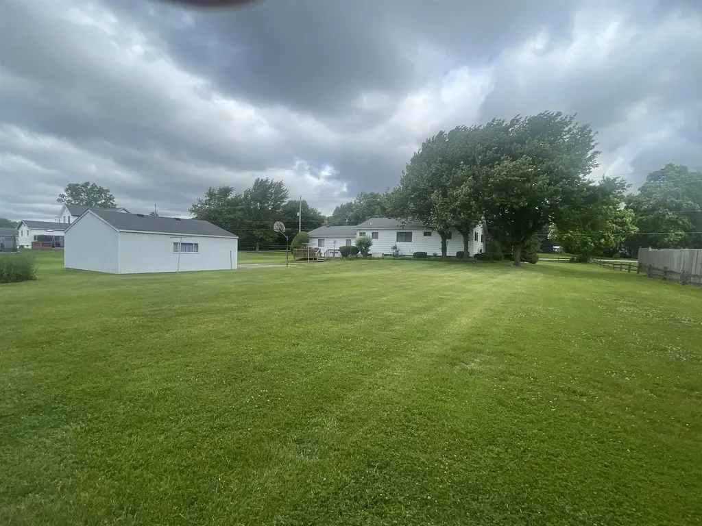 12055 W Lennon Road Clayton Charter Township MI 48449