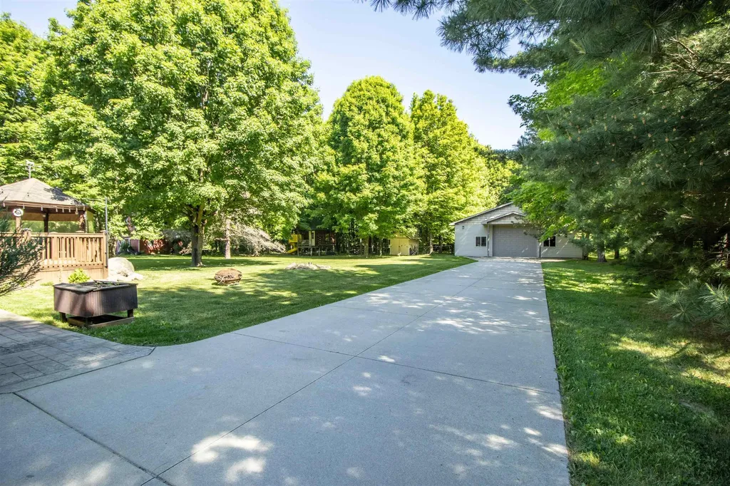 5090 W Frances Road Vienna Charter Township MI 48420